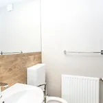 1 Apartment *